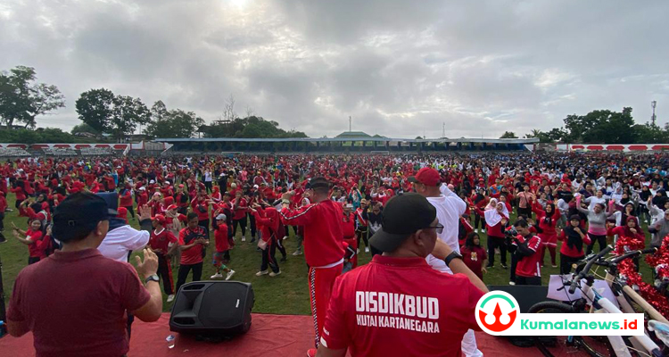 Meriahkan Hardiknas 2024, Disdikbud Kukar Gelar Senam Kukar Idaman 1 disk6