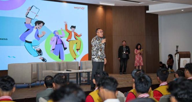 
 Direktur Pengelolaan Gedung, Kawasan, dan Perkotaan Otorita IKN, Desiderius Viby Indrayana menyampaikan sambutan dalam acara Sosialisasi Pengelolaan Gedung, Kawasan, dan Sistem Transaksi Tanpa Tunai.