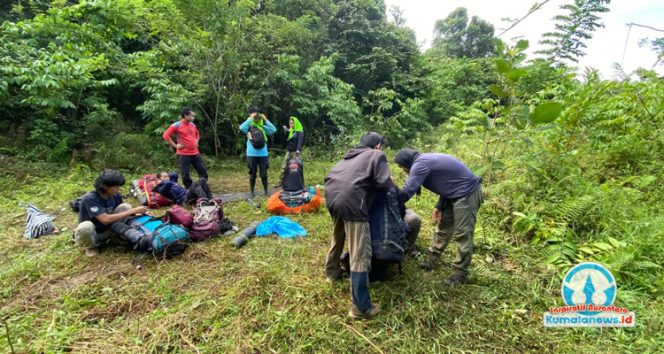 
 Tim Merah Putih Wahana Mahasiswa Pecinta Alam (Wamapala) Universitas Kutai Kartanegara (Unikarta). (M.Fikri Khairi/Fairuzzabady/Kumalanews.id)