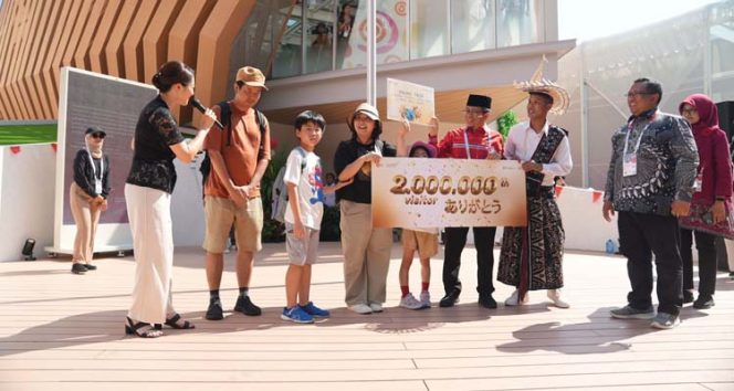 
 Paviliun Indonesia kembali menorehkan prestasi membanggakan dalam ajang World Expo 2025 Osaka. Bertepatan dengan perayaan Hari Kemerdekaan Indonesia ke-80 pada 17 Agustus 2025, jumlah kunjungan ke Paviliun Indonesia menembus angka 2 juta pengunjung sejak pembukaan Expo pada April lalu. (Foto. Dok: Paviliun Indonesia Expo 2025 Osaka)