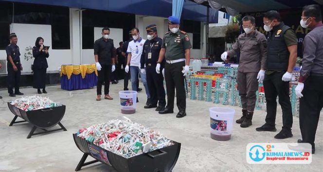 
 Bea Cukai Samarinda Musnahkan Rokok dan Miras Ilegal Senilai Miliaran Rupiah
