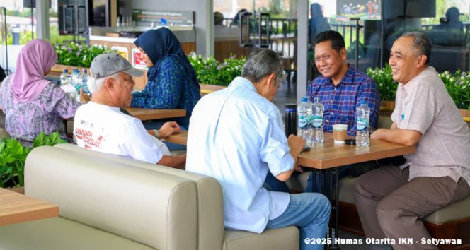 
 Kepala Otorita IKN Basuki Hadimuljono bersama jajaran menerima kunjungan Direktur Anggaran Bidang Perekonomian dan Kemaritiman (ABID Ekontim), Kementerian Keuangan, Tri Budhianto di Kantor Kementerian Koordinator 3, KIPP, IKN, pada Sabtu (20/09/2025). (Foto. Dok: Humas Otorita IKN)