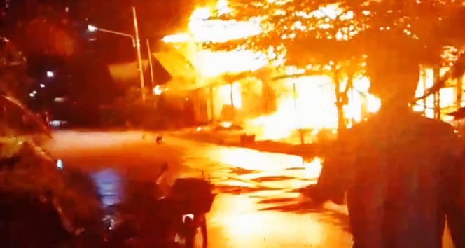 
 Kebakaran yang terjad di Desa Tanjung Harapan, Kecamatan Sebulu. (Foto. Dok: tangkapan layar Facebook: Yhenie Ol Al El)