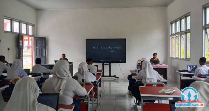 
 Suasana kegiatan belajar dan aktivitas para guru serta siswa di SMP Negeri 8 Muara Badak. Sekolah ini terus berupaya menciptakan lingkungan pendidikan yang aktif, kreatif, dan menyenangkan sebagai bagian dari upaya meningkatkan kualitas pembelajaran di Kutai Kartanegara.