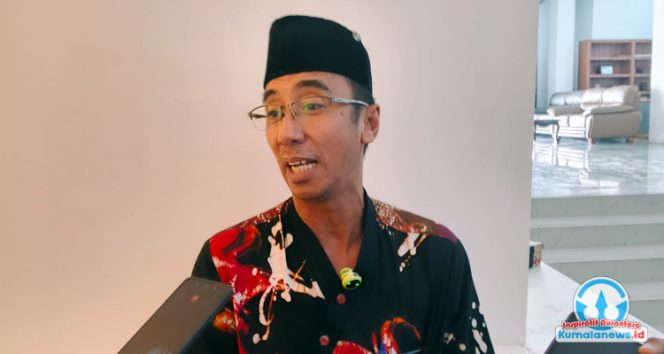 
 Pamong Budaya Ahli Muda Bidang Cagar Budaya Dinas Pendidikan dan Kebudayaan Kutai Kartanegara, M. Saidar, memberikan keterangan terkait upaya Disdikbud Kukar menghidupkan kembali Bedandeng, seni lisan tradisional yang dahulu populer sebagai media bercerita dan penyampaian nasihat melalui lantunan suara merdu.