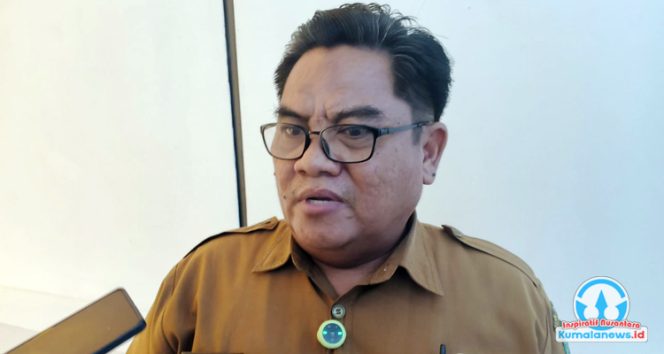 
 Ketua MKKS Kutai Kartanegara, Imam Huzaeni, memberikan keterangan pers kepada awak media terkait kesempatan bagi para pelajar Kukar untuk mengenal dan mempelajari budaya lokal secara langsung melalui kegiatan Pekan Kebudayaan Daerah (PKD) 2025.