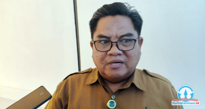 
 Kepala SMPN 1 Tenggarong, Imam Huzaeni, memberikan keterangan pers kepada sejumlah awak media terkait keikutsertaan siswa dalam Pekan Kebudayaan Daerah (PKD) 2025 yang dimanfaatkan sebagai pembelajaran berbasis proyek.