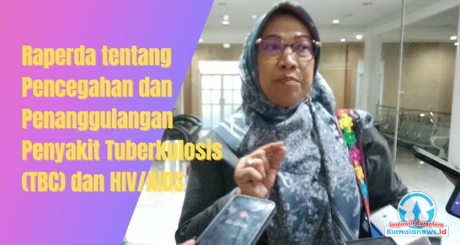 Wakil Ketua Komisi IV DPRD Kota Samarinda, Sri Puji Astuti, memberikan keterangan kepada awak media usai Rapat Dengar Pendapat (RDP) Panitia Khusus (Pansus) IV DPRD Samarinda membahas Raperda tentang Pencegahan dan Penanggulangan Penyakit Tuberkulosis (TBC) dan HIV/AIDS, Selasa (28/10/2025). Grafis: Awang