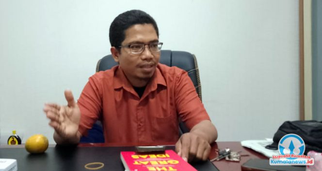 
 Anggota Komisi IV DPRD Kota Samarinda, Ismail Latisi, memberikan keterangan pers terkait peran besar santri dalam sejarah perjuangan kemerdekaan Indonesia.