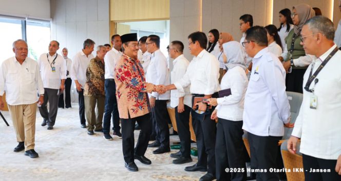 
 Otorita IKN menandatangani nota kesepahaman pendampingan bersama Jimly School of Law and Government guna mempersiapkan diri menuju pembentukan Pemerintah Daerah Khusus di Ibu Kota Nusantara, Selasa (7/10/2025). Kegiatan ini turut diisi dengan kuliah umum oleh Prof. Dr. Jimly Asshiddiqie, S.H., dengan Rektor Universitas Balikpapan, Dr. Ir. Isradi Zainal, sebagai moderator.