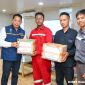 Otorita Ibu Kota Nusantara (IKN) menyerahkan bantuan pakaian layak pakai kepada para pekerja yang terdampak kebakaran di Hunian Pekerja Konstruksi (HPK) Site 1A Tower Nusa Indah di HPK 1 IKN pada Senin (06/10/2025).