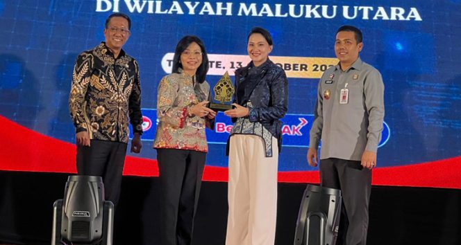
 Didaulat jadi Duta Posbankum Se Indonesia, Gubernur Sherly Pastikan Akses Keadilan  telah melewati batas kota dan masuk ke Desa, kepulauan dan Dusun