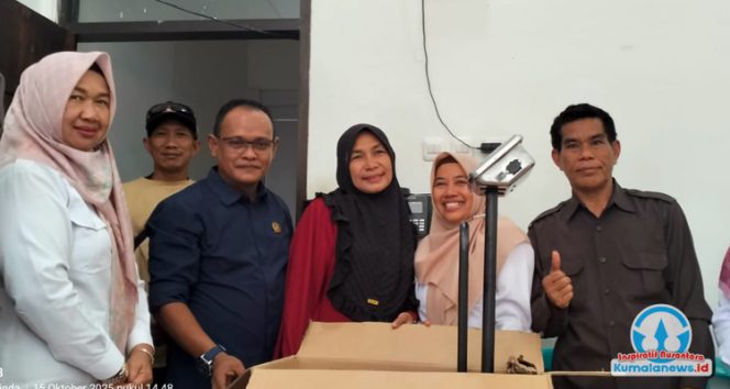 
 Anggota Komisi III DPRD Kota Samarinda, Muhammad Andriansyah (Aan), menegaskan komitmennya untuk mendukung penguatan dan pembinaan Bank Sampah Unit (BSU) di tingkat kelurahan. Hal tersebut disampaikan saat dirinya menghadiri sekaligus membuka kegiatan penguatan BSU di Kelurahan Gunung Lingai, Kecamatan Sungai Pinang, pada Rabu (15/10/2025).