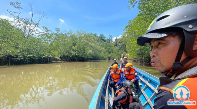 Tim SAR Gabungan saat melakukan pencarian terhadap seorang pemancing yang diduga diterkam buaya di Sungai Kariangau, Kelurahan Solok Tengah, Balikpapan Barat, Rabu (15/10/2025).