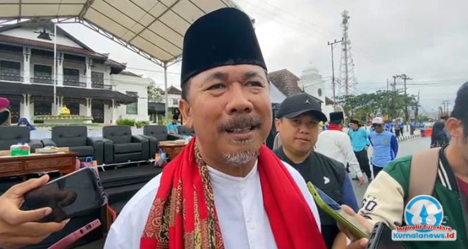 
 Sekretaris Daerah Kabupaten Kutai Kartanegara, Sunggono, memberikan keterangan pers usai menyaksikan gelaran Musabaqah Tilawatil Qur’an (MTQ) tingkat Kabupaten Kutai Kartanegara di Kecamatan Tenggarong, yang mendapat sambutan antusias dari masyarakat.
