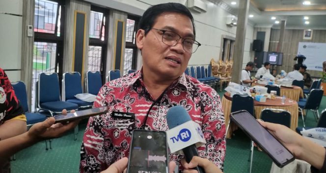 Kepala Bidang Penyelenggaraan Haji dan Umrah Kantor Wilayah Kementerian Agama Provinsi Kalimantan Timur, Mohlis, memberikan keterangan pers terkait rencana pemerintah pusat membentuk Kementerian Haji (Kemenhaj) sebagai lembaga baru yang akan menangani penyelenggaraan ibadah haji secara khusus. Sumber Foto: Rusli