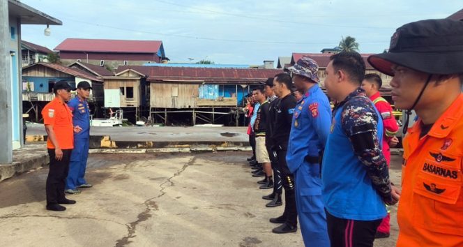 
 Tim SAR gabungan melanjutkan operasi pencarian hari kelima terhadap empat korban KM Mina Maritim 148 yang tenggelam di Perairan Talisayan, Berau, Kalimantan Timur, Kamis (30/10/2025).
