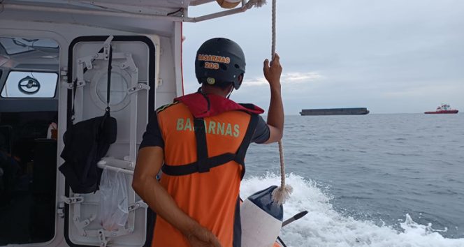 Tim SAR gabungan terus melanjutkan operasi pencarian dan pertolongan terhadap korban tenggelamnya kapal KM Fadil Jaya 12 di perairan Muara Pantauan, Kabupaten Kutai Kartanegara, Kalimantan Timur. Dari delapan awak kapal, tiga orang masih dalam pencarian hingga hari ketiga pelaksanaan operasi.