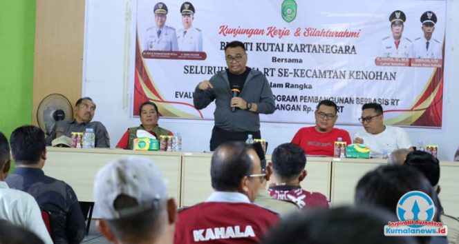 
 Pertemuan Bupati Kukar, Aulia Rahman Basri dengan para Ketua dan Pengurus RT se-Kecamatan Kenohan.