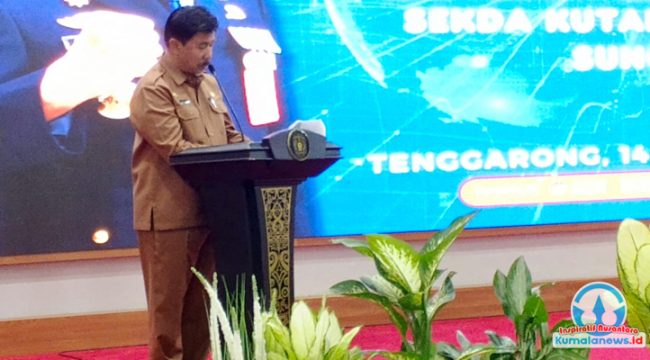 Sekretaris Daerah Kutai Kartanegara, Sunggono, saat menyampaikan sambutan pada kegiatan penandatanganan Perjanjian Kerja Sama (PKS) antara Lembaga Pemasyarakatan (Lapas) Kelas II Tenggarong dengan sejumlah mitra strategis di Pendopo Odah Etam, Tenggarong, Selasa (14/10/2025).