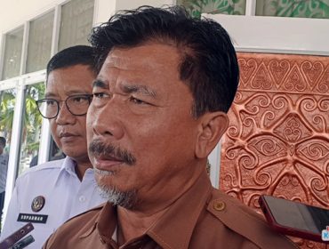 Sekretaris Daerah Kutai Kartanegara, Sunggono, saat memberikan keterangan pers kepada sejumlah awak media terkait program Kredit Kukar Idaman.
