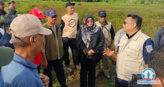 
 Bupati Kutai Kartanegara, Aulia Rahman Basri, melakukan kunjungan kerja ke Rapak Rabau, Kelurahan Loa Ipuh, Kecamatan Tenggarong, dalam rangka monitoring irigasi pertanian, pada Kamis (23/10/2025).