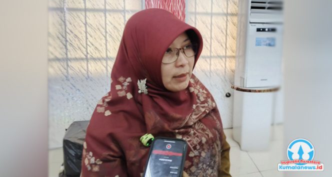 
 Plt Kabid Pendidikan SMP Disdikbud Kutai Kartanegara, Emy Rosana Saleh, memberikan keterangan mengenai prioritas Disdikbud Kukar dalam penguatan kompetensi guru, khususnya di daerah terpencil.