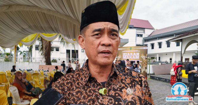 
 Kepala Bidang Kebudayaan Dinas Pendidikan dan Kebudayaan Kabupaten Kutai Kartanegara, Puji Utomo, menyampaikan pentingnya memperkuat literasi generasi muda mengenai sejarah lokal. (Dok. Indirwan)