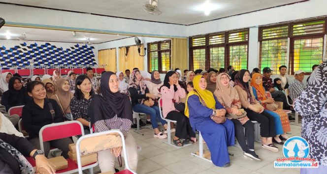 
 Kegiatan parenting yang diikuti oleh para wali murid dan siswa SMP Negeri 2 Tenggarong berlangsung dengan antusias. Kegiatan ini bertujuan memperkuat komunikasi antara sekolah dan orang tua serta meningkatkan pemahaman bersama dalam mendukung perkembangan karakter dan akademik siswa.