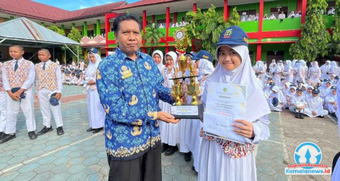 
 Setiap hari Senin, SMP Negeri 2 Tenggarong rutin melaksanakan kegiatan pemberian apresiasi kepada siswa dan siswi berprestasi. Kegiatan ini menjadi bentuk penghargaan sekolah untuk memotivasi peserta didik agar terus meningkatkan kemampuan akademik maupun nonakademik.