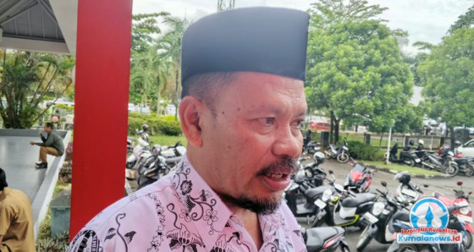 
 Pelaksana Tugas Sekretaris Dinas Pendidikan dan Kebudayaan Kabupaten Kutai Kartanegara, Pujianto, memberikan penjelasan mengenai komitmen pihaknya dalam mendorong pemerataan kualitas pendidikan di seluruh wilayah.