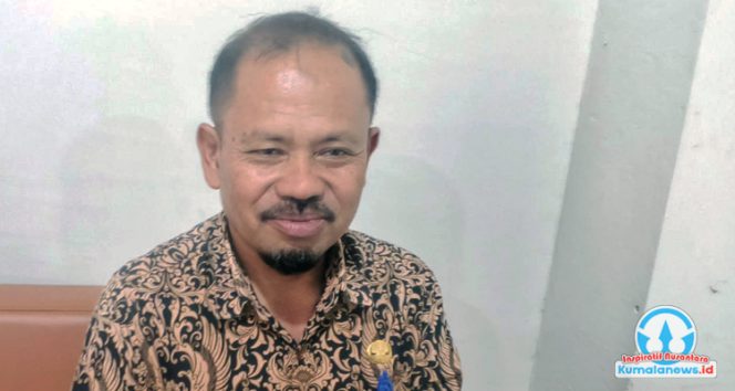 
 Pelaksana Tugas Sekretaris Dinas Pendidikan dan Kebudayaan Kabupaten Kutai Kartanegara, Pujianto, menekankan urgensi penguasaan teknologi kecerdasan buatan (AI) bagi pelajar dan tenaga pendidik.