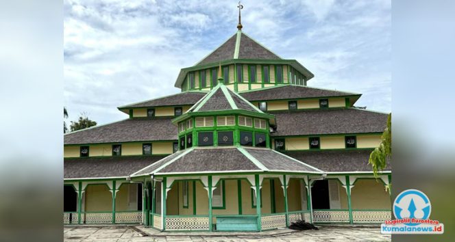 
 Masjid Jami’ Adji Amir Hasanoeddin merupakan salah satu warisan budaya yang baru saja ditetapkan sebagai cagar budaya nasional.