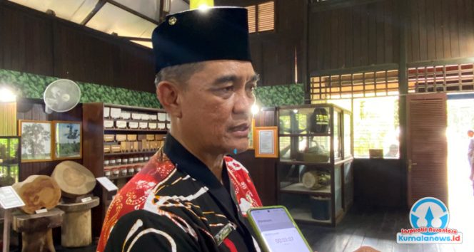 
 Kepala Bidang Kebudayaan Dinas Pendidikan dan Kebudayaan Kabupaten Kutai Kartanegara, Puji Utomo, memberikan keterangan terkait komitmen Disdikbud Kukar dalam mematangkan penyusunan Indeks Pembangunan Kebudayaan (IPK) sebagai dasar penetapan arah kebijakan kebudayaan daerah.