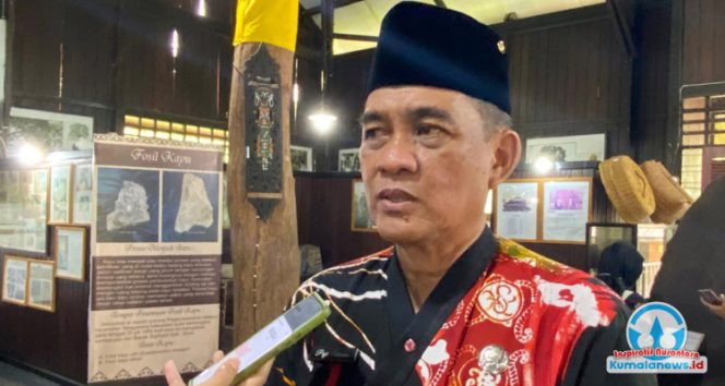 
 Kepala Bidang Kebudayaan Dinas Pendidikan dan Kebudayaan Kabupaten Kutai Kartanegara, Puji Utomo, memberikan keterangan terkait manfaat Nomor Induk Kesenian (NIK), yang dinilai penting untuk mendukung pendataan, pembinaan, dan pengembangan para pelaku seni di daerah.