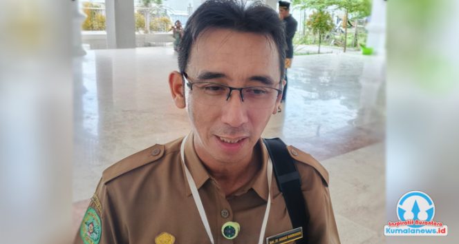 
 Pamong Budaya Ahli Muda Bidang Cagar Budaya Disdikbud Kukar, M. Saidar, memberikan keterangan terkait pengembangan potensi Tari Topeng Panembe sebagai bagian dari upaya pelestarian budaya daerah.