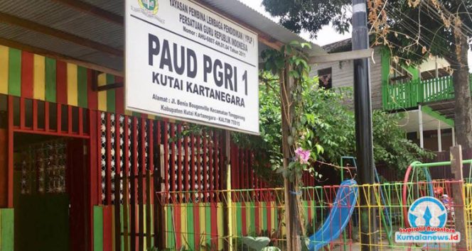 
 Salah satu PAUD di Kutai Kartanegara tampak aktif menjalankan kegiatan belajar yang ramah anak. Lingkungan yang aman dan menyenangkan ini menjadi bagian dari upaya meningkatkan kualitas layanan pendidikan bagi peserta didik usia dini di daerah tersebut.