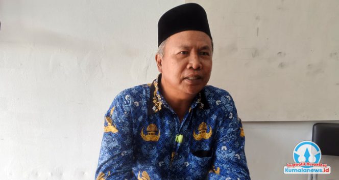 
 Kepala SDN 008 Tenggarong Seberang, Suko Prianto, memberikan keterangan pers mengenai upaya sekolah dalam memperkuat pemanfaatan teknologi pembelajaran, di mana SDN 008 Tenggarong Seberang terus menunjukkan kemajuan dalam pengembangan pendidikan digital.