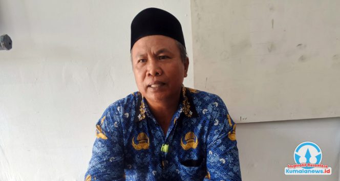 
 Kepala SDN 008 Tenggarong Seberang, Suko Prianto, memberikan keterangan pers mengenai komitmen sekolah dalam menjaga transparansi dan akuntabilitas pengelolaan Bantuan Operasional Satuan Pendidikan (BOSKAP) sebagai upaya meningkatkan mutu layanan pendidikan.