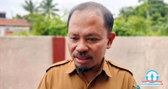 
 Pelaksana Tugas (Plt) Sekretaris Dinas Pendidikan dan Kebudayaan Kutai Kartanegara, Pujianto, saat memberikan keterangan terkait komitmen Disdikbud Kukar dalam upaya meningkatkan kualitas tenaga pendidik di daerah.
