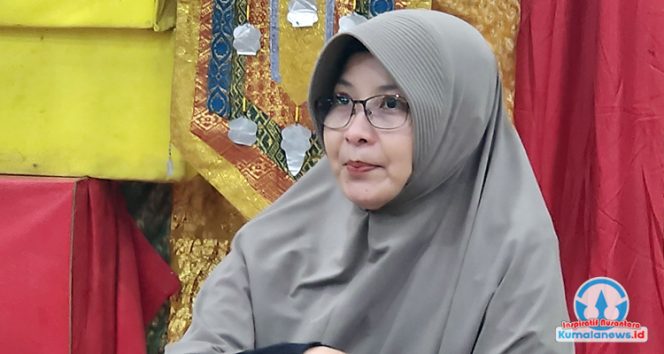 
 Plt. Kepala Bidang Pendidikan SMP Dinas Pendidikan dan Kebudayaan Kutai Kartanegara, Emi Rosana Saleh, saat menyampaikan komitmen Disdikbud Kukar dalam memperkuat pengawasan di sekolah jenjang SMP untuk mencegah terjadinya tindakan perundungan (bullying) di lingkungan pendidikan.