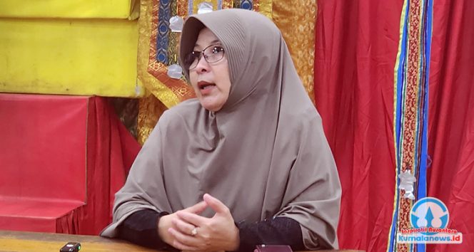 
 Plt. Kepala Bidang Pendidikan SMP Dinas Pendidikan dan Kebudayaan Kutai Kartanegara, Emi Rosana Saleh, saat menyampaikan bahwa Disdikbud Kukar menegaskan tidak ada lagi istilah sekolah favorit pada jenjang Sekolah Menengah Pertama (SMP).