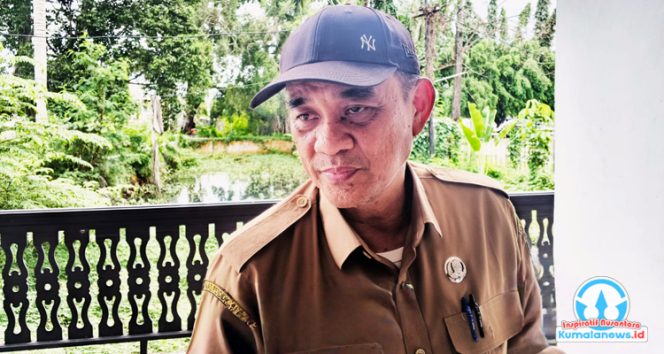 
 Kepala Bidang Kebudayaan Dinas Pendidikan dan Kebudayaan Kutai Kartanegara, Puji Utomo, memberikan keterangan kepada media terkait pandangan Disdikbud Kukar yang menilai perubahan gaya hidup dan pengaruh global membuat sebagian generasi muda mulai menjauh dari akar tradisi.