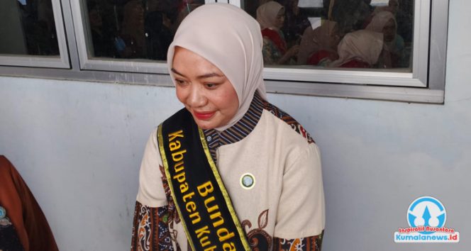 
 Bunda PAUD Kutai Kartanegara, Andi Deezca Pravidhia Aulia Rahman Basri, merupakan sosok peraih penghargaan Wiyata Dharma Pratama dari Kemendikdasmen RI.