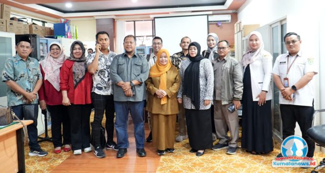 
 Pamong Budaya Ahli Muda Bidang Cagar Budaya Disdikbud Kukar, M. Saidar, bersama Pansus Cagar Budaya Kukar saat melakukan kunjungan konsultasi ke Disdikbud Kaltim.