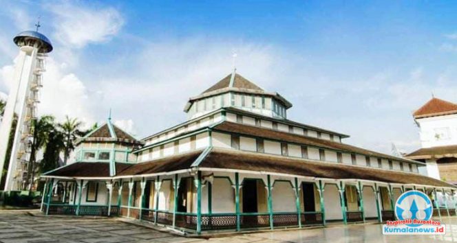 
 Salah satu bangunan bersejarah di Kutai Kartanegara, yakni Masjid Jami' Amir Adji Amir Hasanoeddin, perlu dilestarikan karena menyimpan nilai sejarah daerah.