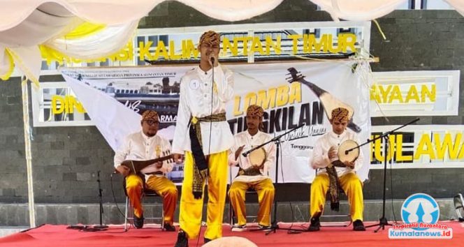 
 Salah satu penampilan grup musik Tingkilan di Kutai Kartanegara. Disdikbud Kukar berkomitmen untuk terus mendorong regenerasi pemain musik Tingkilan sebagai upaya serius agar kesenian ini tidak kehilangan penerus.