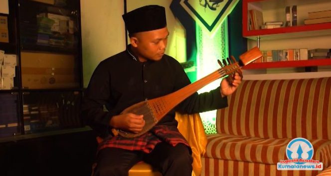 
 Salah satu musisi musik tradisional Tingkilan yang terus melestarikan kesenian khas Tanah Kutai. Saat ini, Disdikbud Kutai Kartanegara tengah menyiapkan skema pengembangan Tingkilan sebagai atraksi budaya yang dapat diintegrasikan dengan sektor pariwisata daerah.