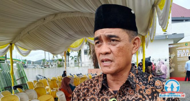 
 Kepala Bidang Kebudayaan Disdikbud Kutai Kartanegara, Puji Utomo, memberikan keterangan mengenai program Disdikbud Kukar dalam upaya melindungi warisan budaya takbenda agar tidak punah.