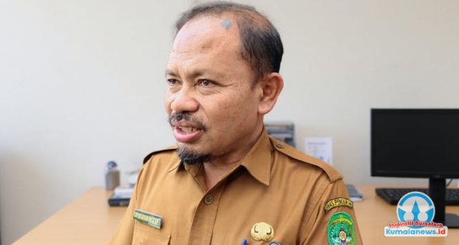 
 Pelaksana Tugas Sekretaris Dinas Pendidikan dan Kebudayaan Kabupaten Kutai Kartanegara, Pujianto, memberikan keterangan mengenai komitmen Disdikbud Kukar untuk memastikan jumlah guru di setiap satuan pendidikan benar-benar sesuai kebutuhan.